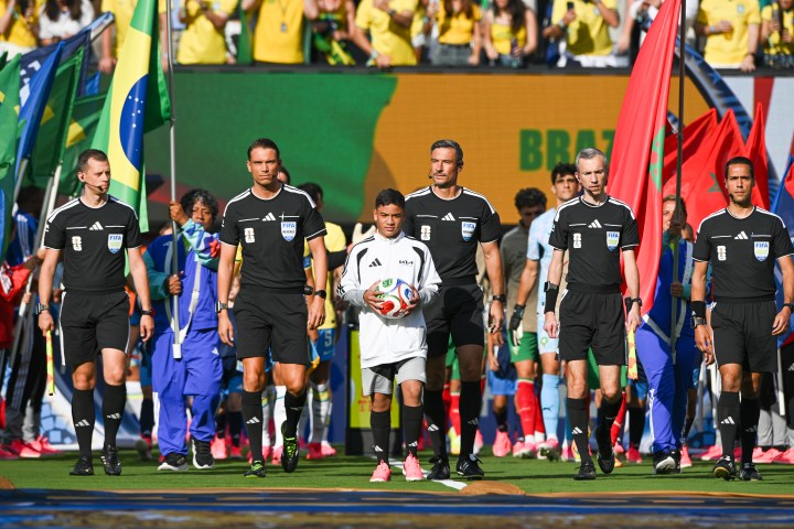Dutch referee Rob Dieperink during a football match amid World Cup 2026 officiating discussion